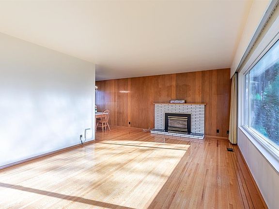 4th image of 5482 Rhodes St
