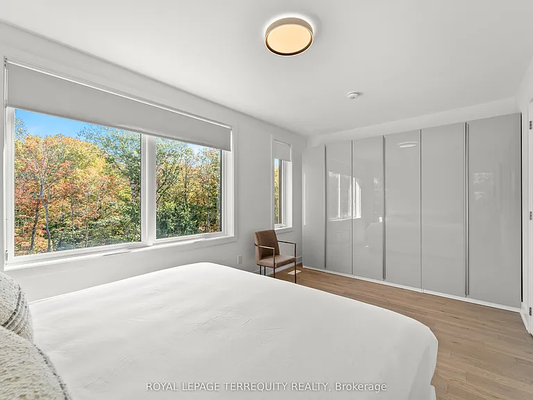 35 Rockmount Cres — Photo 24