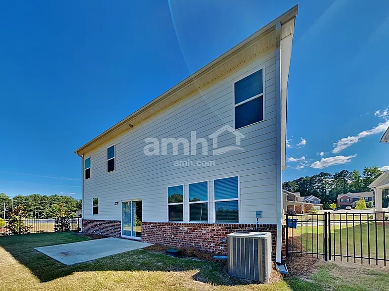 1079 Ashlyn Ct — Photo 28