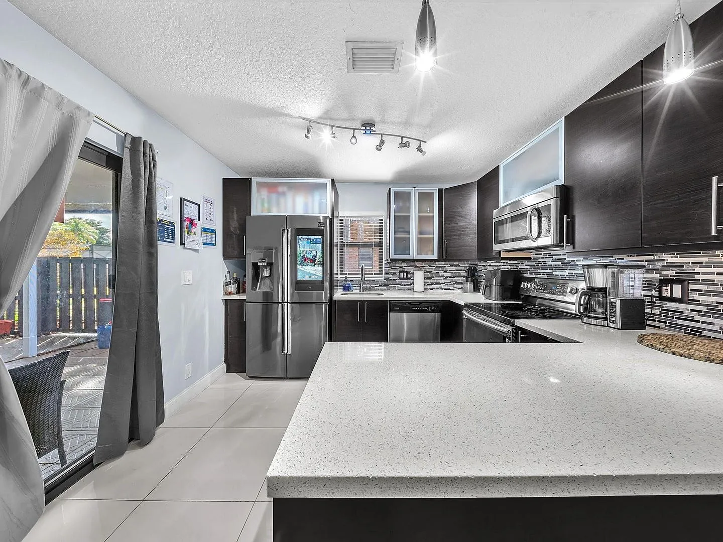 2496 NW 99th Avenue, Coral Springs, FL 33065 — Photo 2