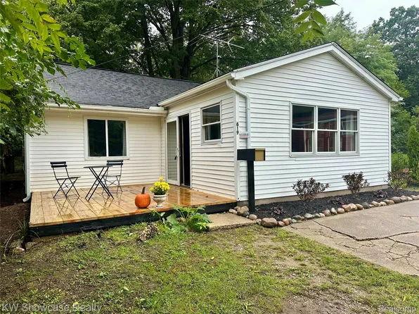619 Elizabeth St, Milford, MI 48381
