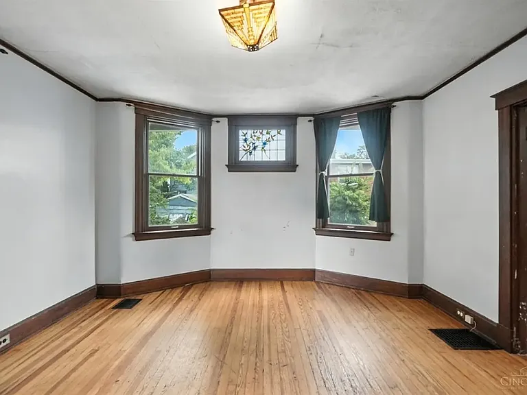348 Volkert Ave — Photo 10