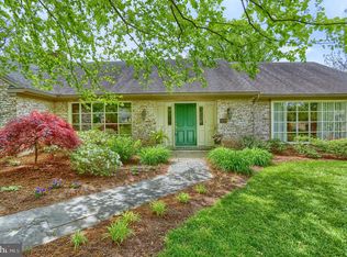 1276 Meadowbrook Rd, Lancaster, PA 17603