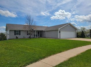 511 Island View Cir, Hustisford, WI 53034