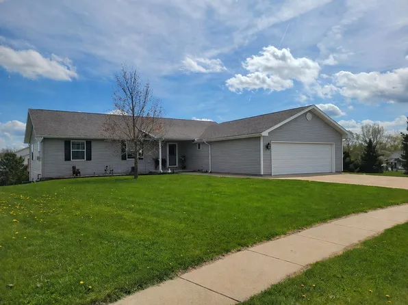 511 Island View Cir, Hustisford, WI 53034