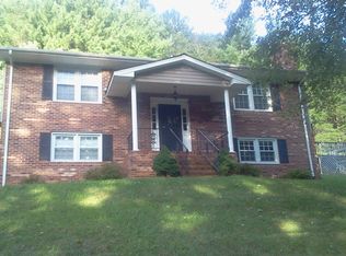 169 Sedgefield Dr, Martinsville, VA 24112