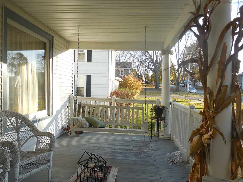2nd image of 409 Main St