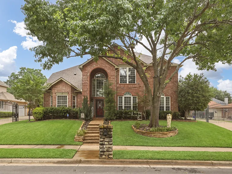 7612 Oak Knoll Dr — Photo 2
