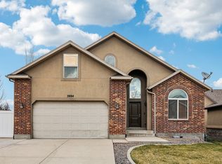 3884 W Coral Dune Dr, South Jordan, UT 84009