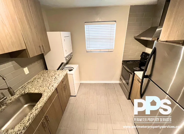 221 Lampkin St NE #6 — Photo 2