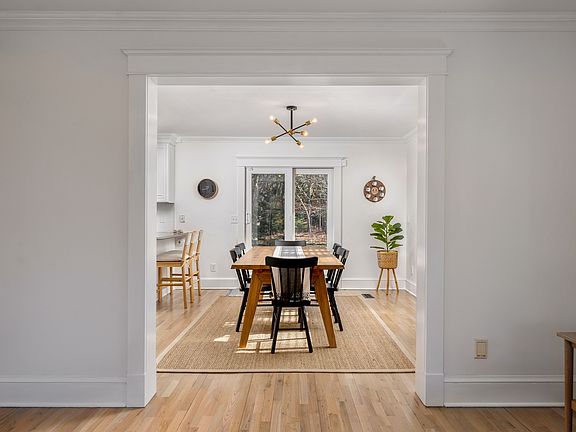 5th image of 7 Deerland Dr