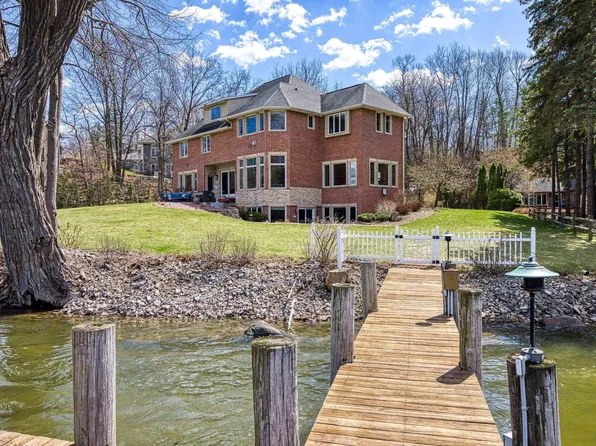 1200 W Palisades Dr, Appleton, WI 54915