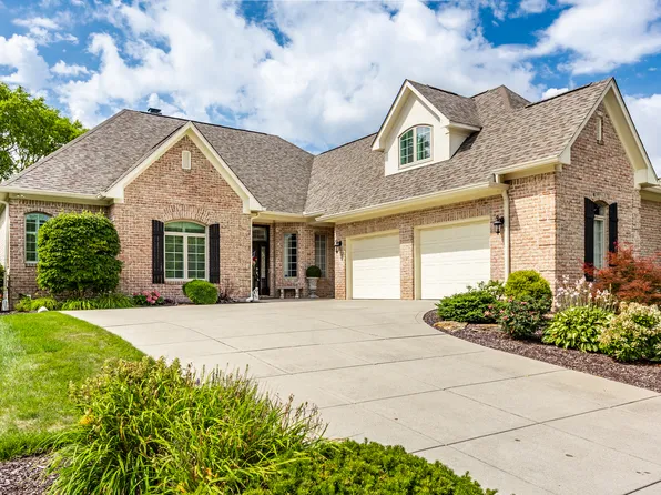 451 Burlington Ln, Carmel, IN 46032