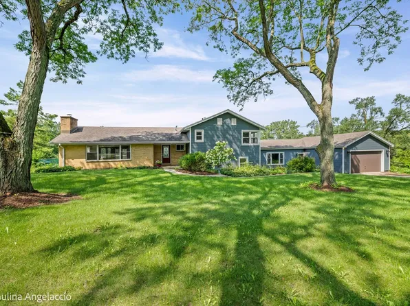 22406 N Bertha Ln, Barrington, IL 60010