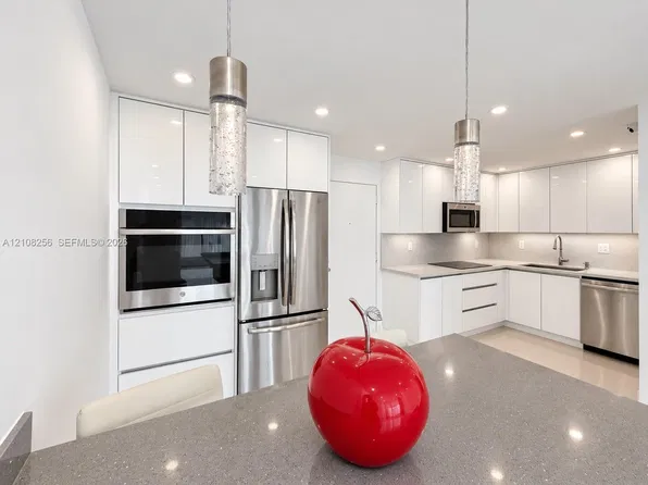 9350 Fontainebleau Blvd APT 110, Miami, FL 33172