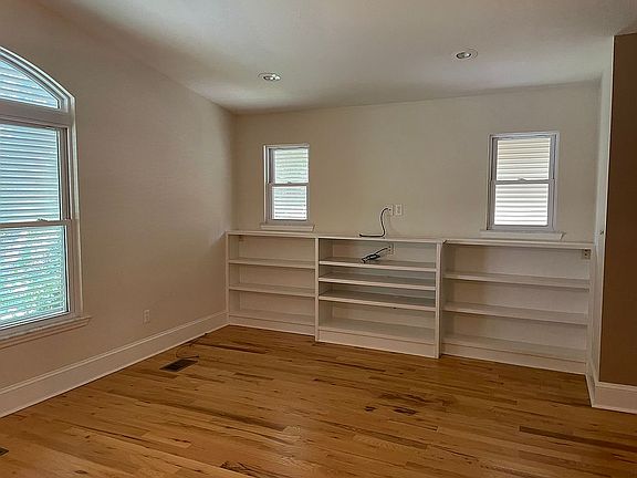 2nd image of 3009 Brookmont Dr