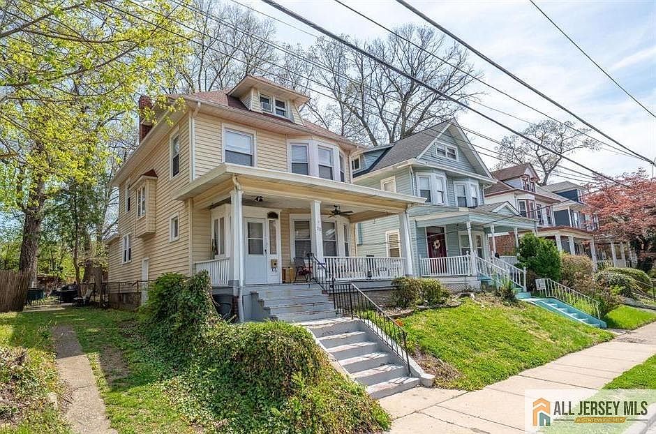 1st image of 28 Oak Ln