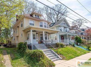 28 Oak Ln, Trenton, NJ 08618