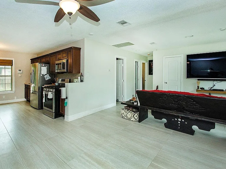 707 Sam Houston St — Photo 10