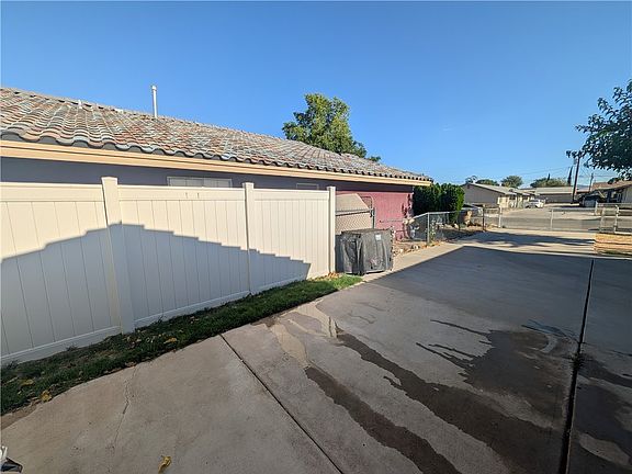 5th image of 16410 Smoke Tree St