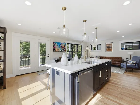 14 Garfield St #A2, Florence, MA 01062