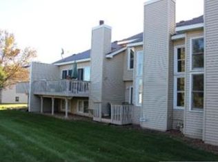 10294 Arrowwood Dr, Eden Prairie, MN 55347