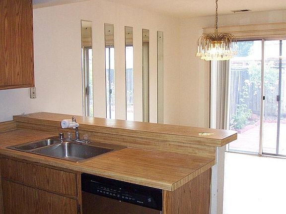 3rd image of 770 Creekland Cir