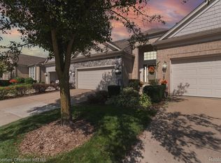 39510 Edgewater Dr #100, Northville, MI 48168