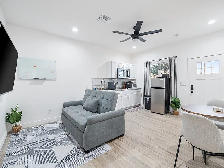 2750 W Pima St #B — Photo 3