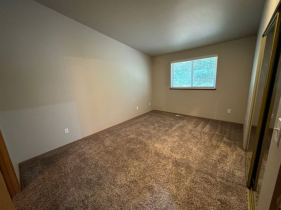 4th image of 11613 112th Ave E