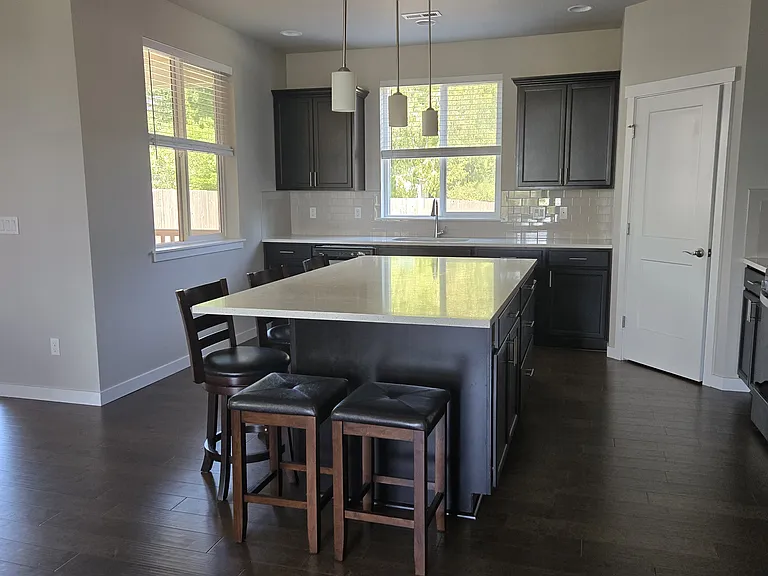 634 NW Gardenia Way — Photo 6