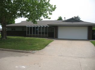 1000 W Peebly Dr, Midwest City, OK 73110