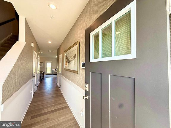 2nd image of 21476 Farmington Rd