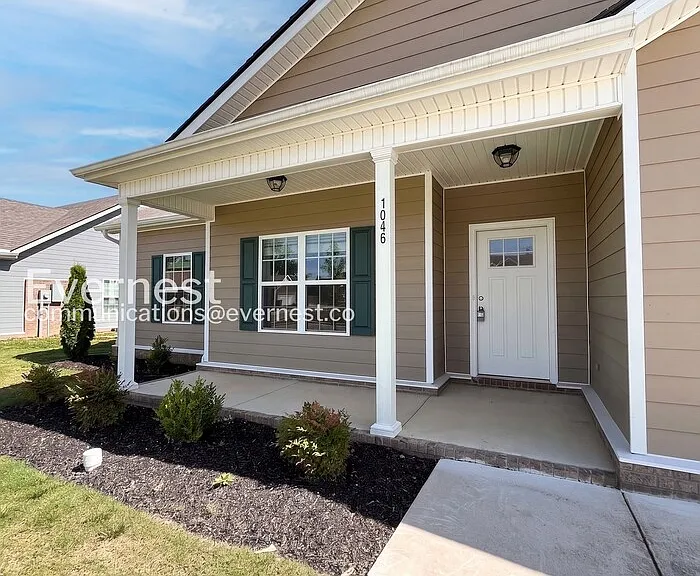 1046 Echo Ridge Rd — Photo 2