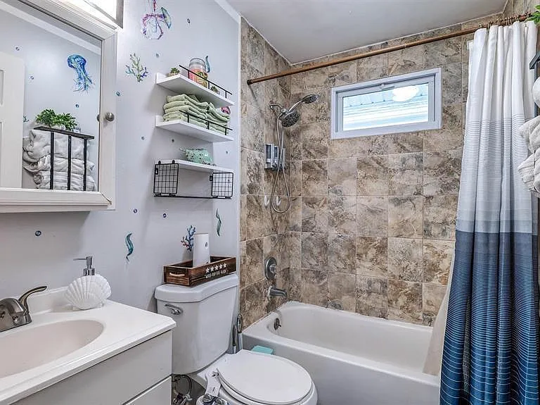 200 N Sacramento Ave #2 — Photo 13