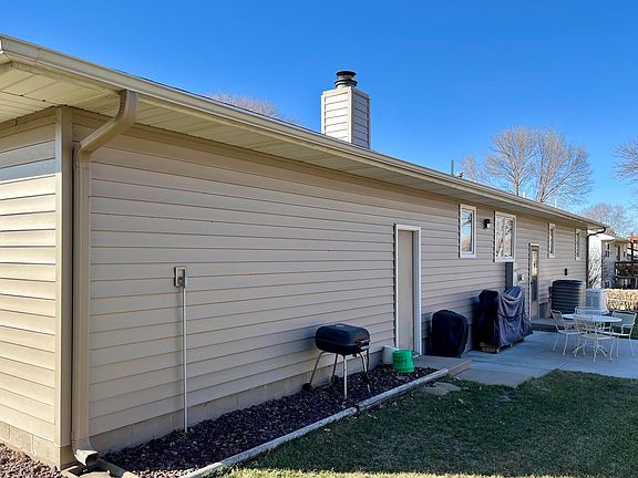 3rd image of 38 Redwood Dr