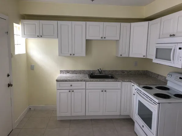 419 Parkway Dr, Fort Pierce, FL 34950