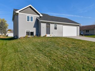 517 Southridge Dr, New London, WI 54961