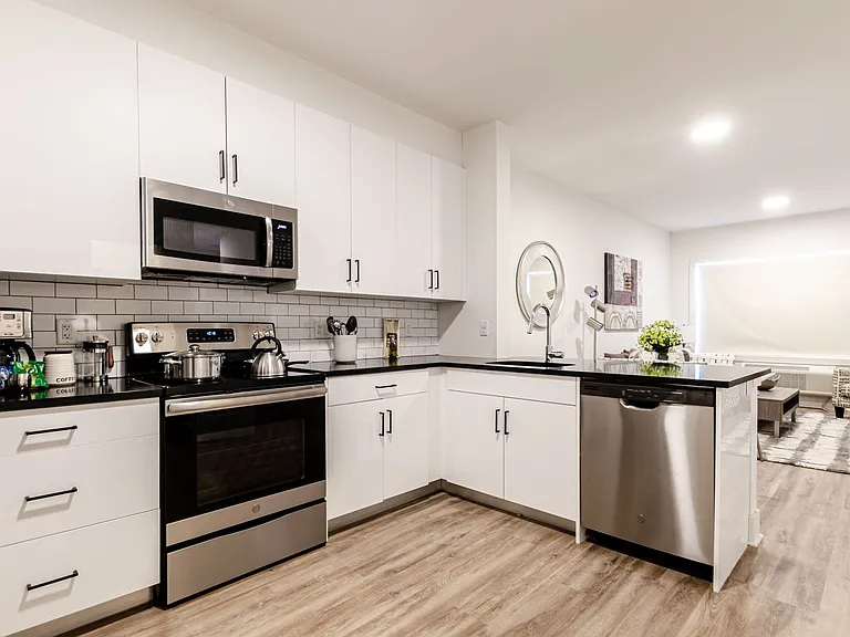 Lakeside Residence — Photo 14