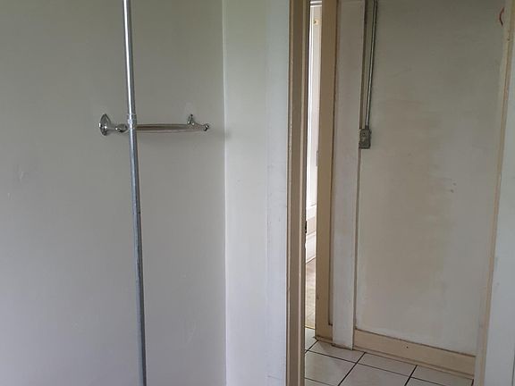 3rd image of 221 N Lincoln Ave APT 2