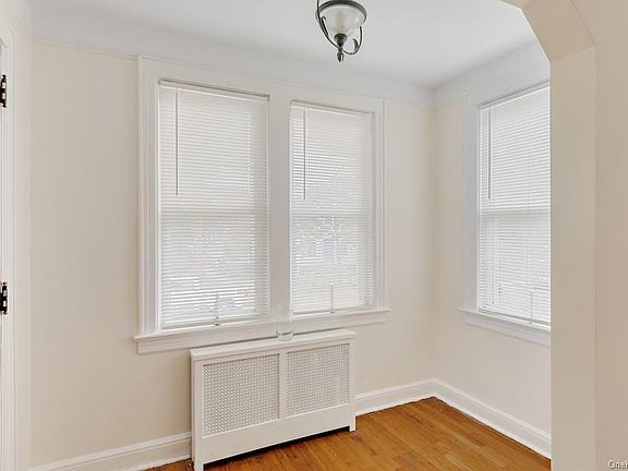 5th image of 833 Revere Ave