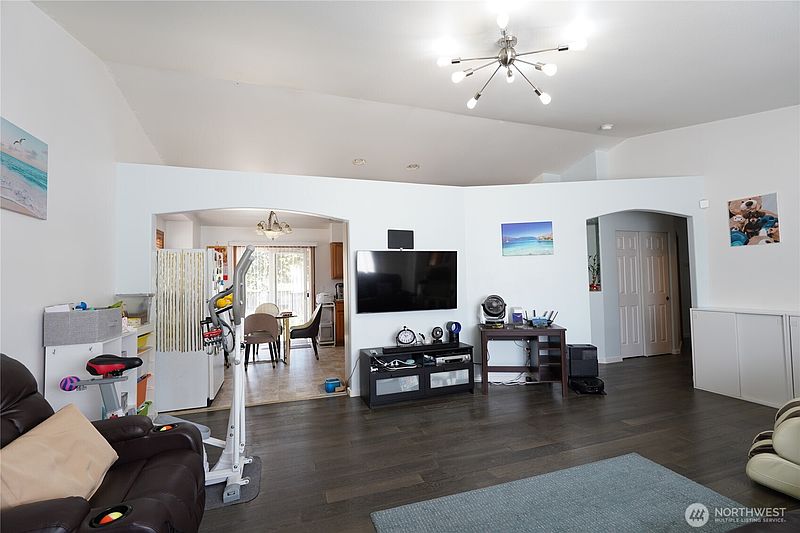 4th image of 1903 O Court SE