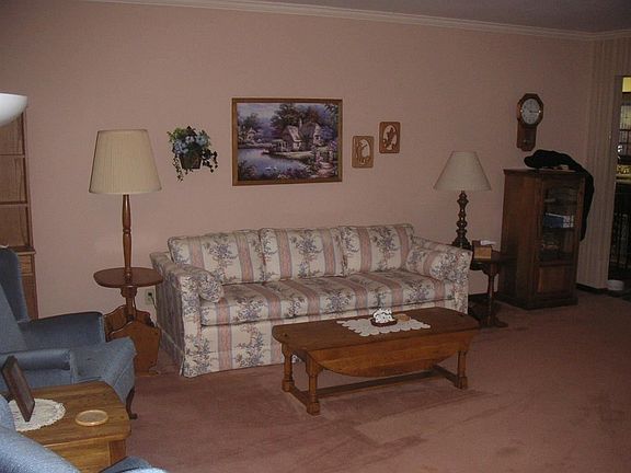 3rd image of 3804 Thornwood Dr