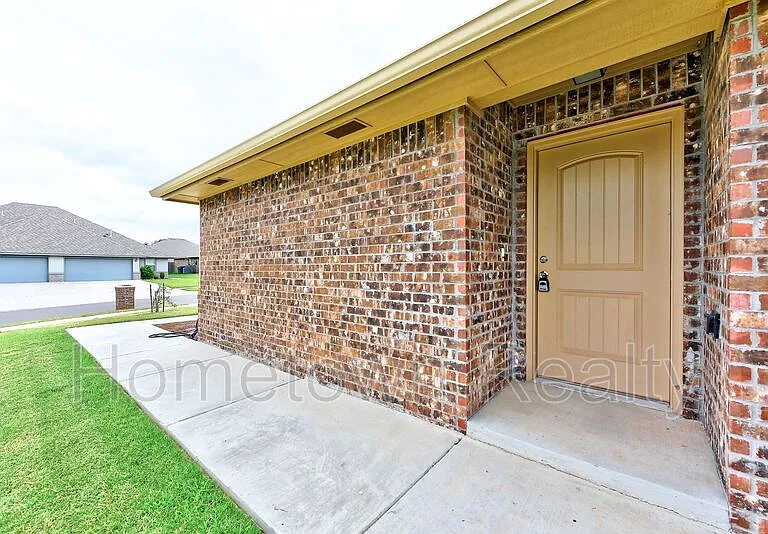 11206 NW 114th St — Photo 3