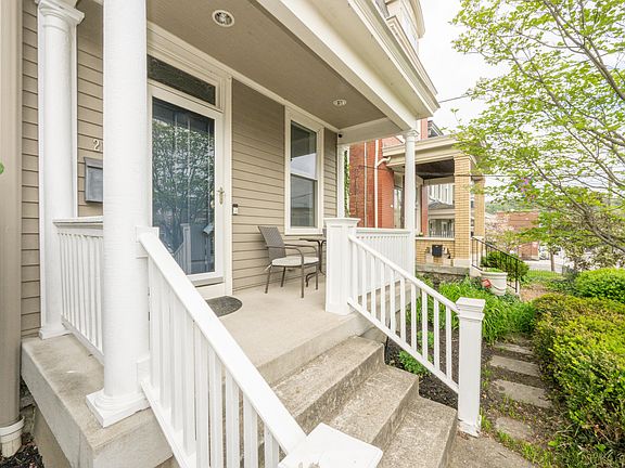4th image of 210 Adela Ave