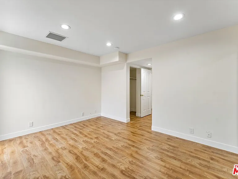 1338 Yale St #C — Photo 32
