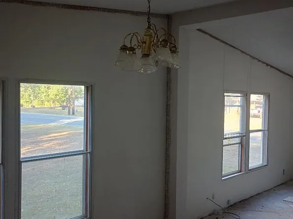 225 S Pardue St, Vivian, LA 71082
