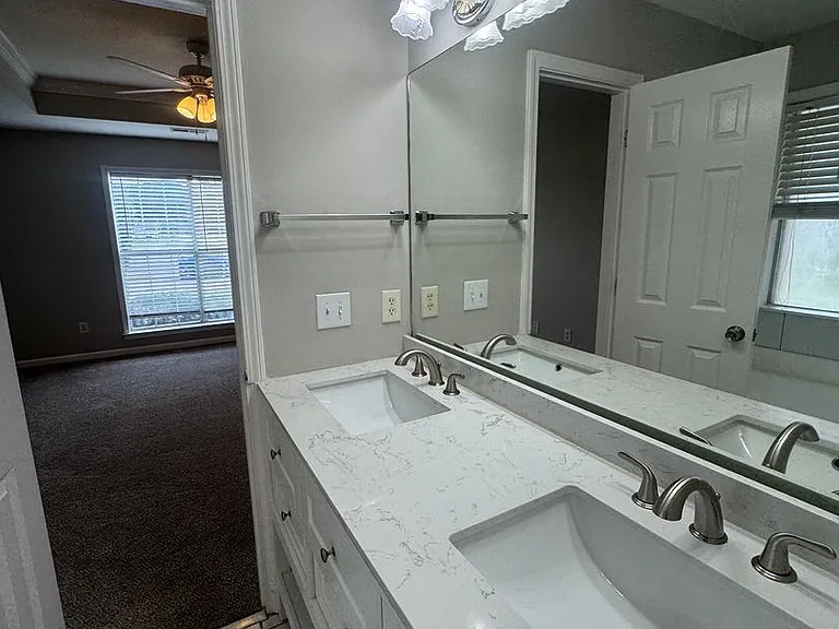 7002 Oak Side Ct — Photo 20