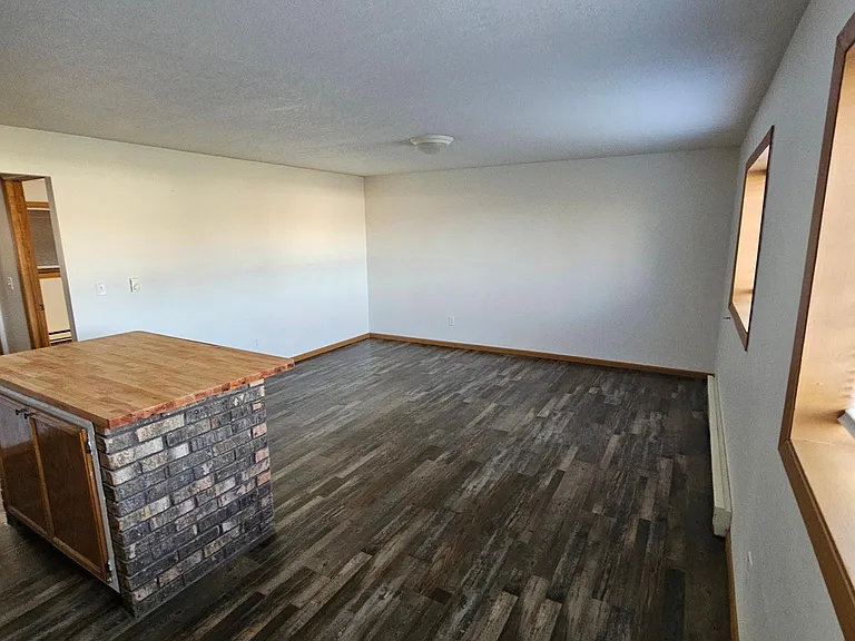 1260 Oakview Dr #1 — Photo 4
