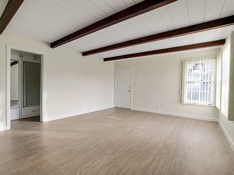 5300 Vantage Ave — Photo 11